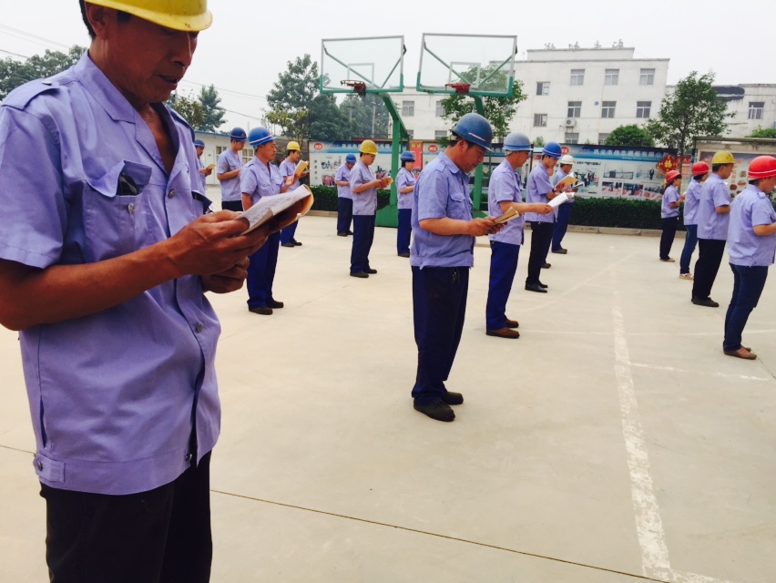 用“它“來(lái)為鋼模板補(bǔ)充能量