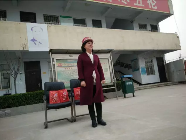 偉志模板總經(jīng)理張秋改——我為偉志代言，高質(zhì)量的模板是我心中的希望