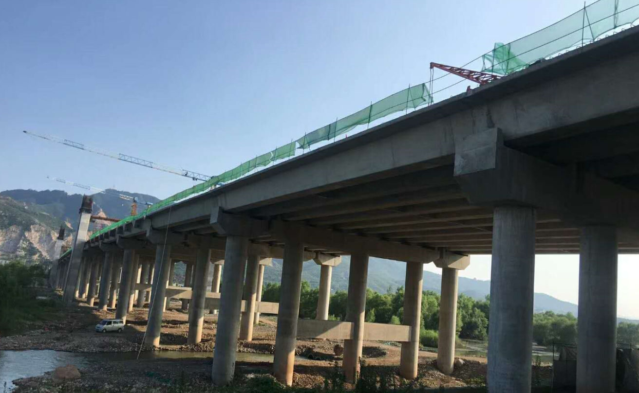 用偉志鋼模板，建優質橋梁工程