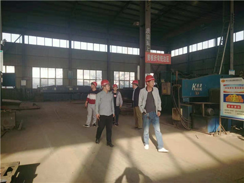 歡迎河南五建的領(lǐng)導(dǎo)到偉志鋼模板廠家來(lái)參觀考察