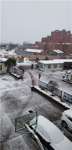 偉志模板提醒:下雪路滑 請注意安全
