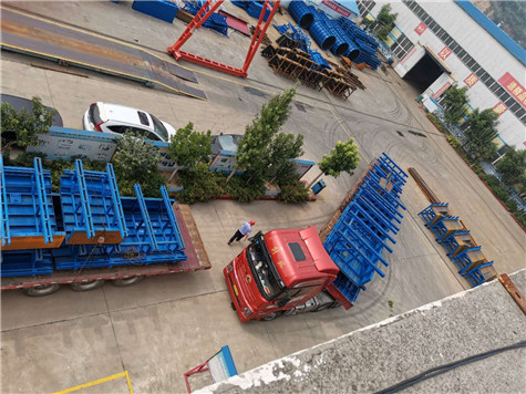 發往河南滎陽310國道施工現場的40米T梁鋼模板