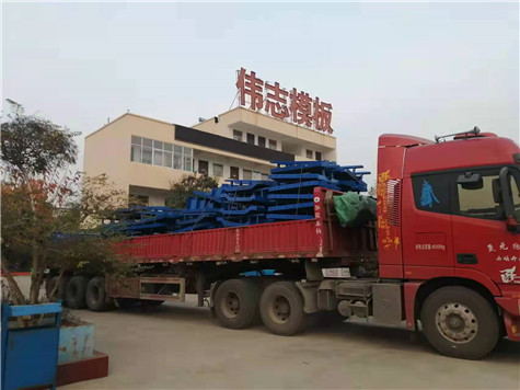 護欄鋼模板發往河南欒川工地