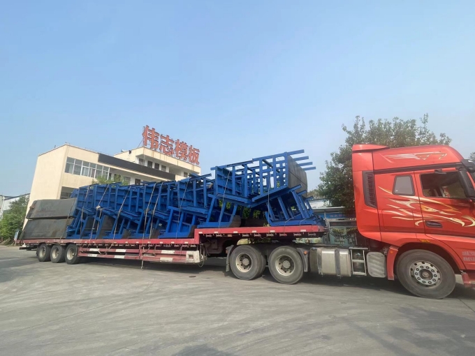 鄭州鋼模板工廠(chǎng)發(fā)貨箱梁模板