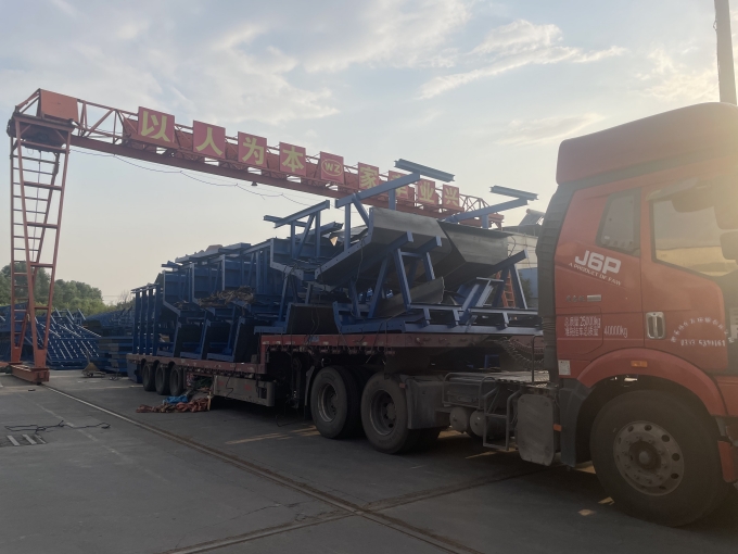 鄭州模板廠家發貨封丘箱梁鋼模板