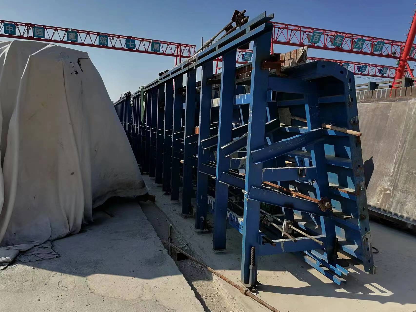 鋼模板廠家介紹夏季施工應該注意什么?