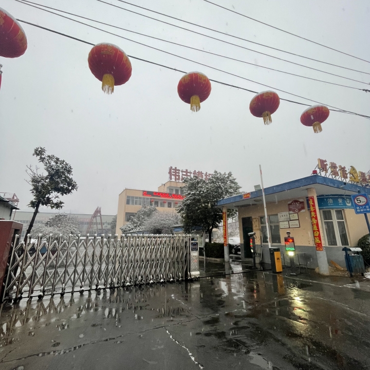 偉志模板提醒您雪天注意出行安全!